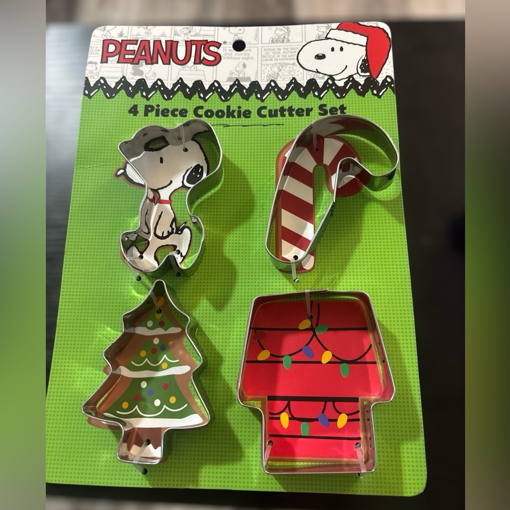 PEANUTS 4 Piece Metal Cookie Cutter Set